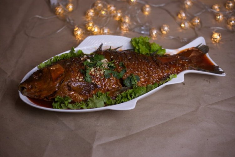 Karpfen mit Sojasauce im Bratschlauch