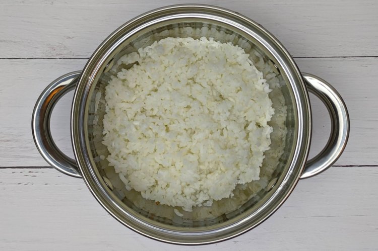 Krabbensalat mit Reis und Mais