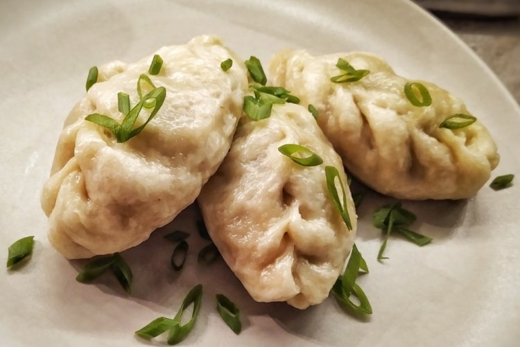 Pyanse mit Hackfleisch und Kohl