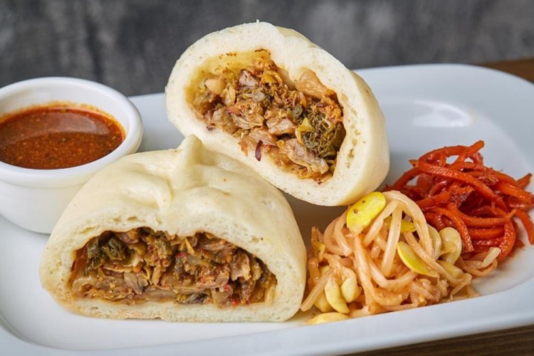 Pyanse mit Kimchi und Hackfleisch
