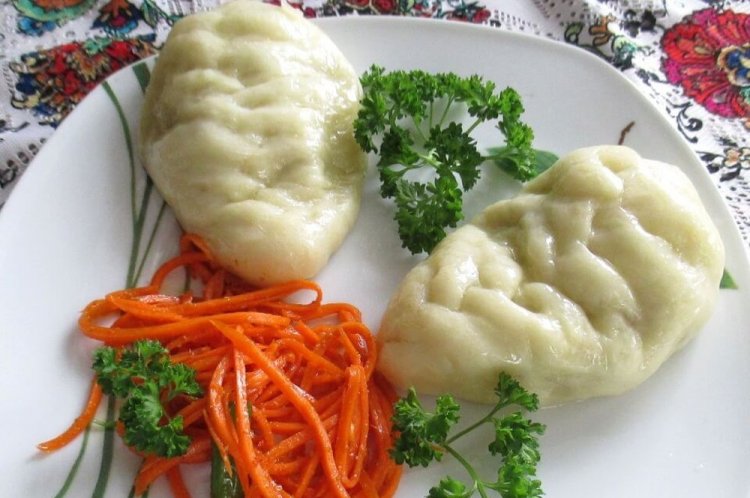 Pyanse mit gehacktem Rindfleisch und koreanischen Karotten