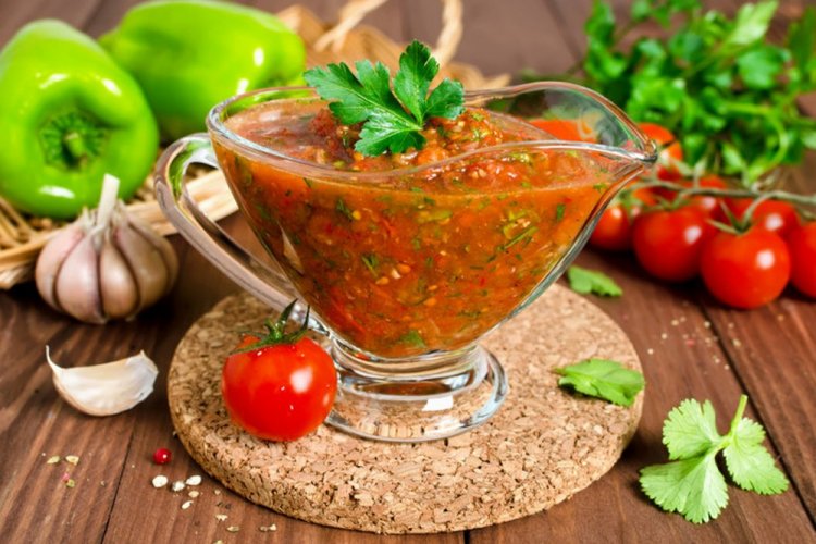 Satsébeli de zumo de tomate