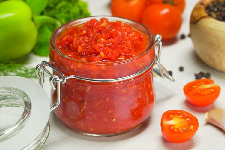 Ajika georgiana de tomate para el invierno