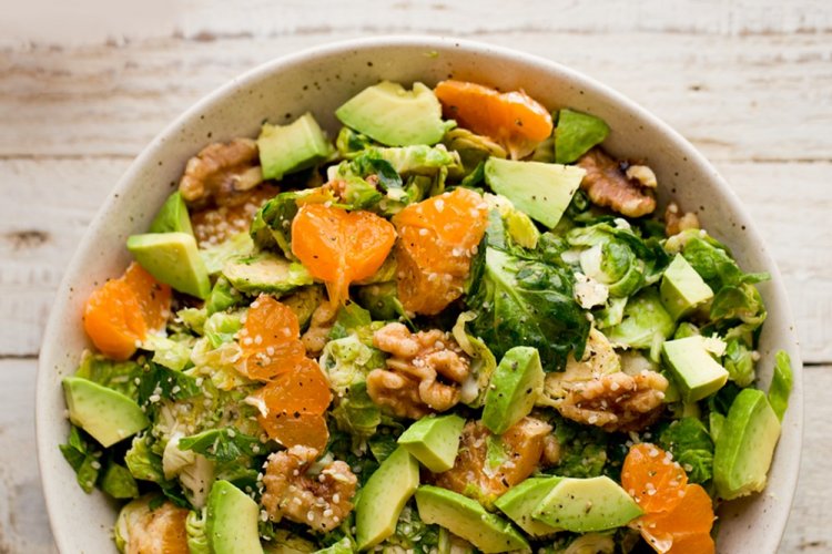 Salat mit Pute, Avocado und Mandarinen