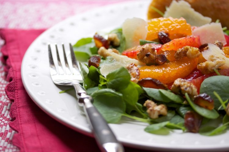 Salat mit Schinken und Mandarinen