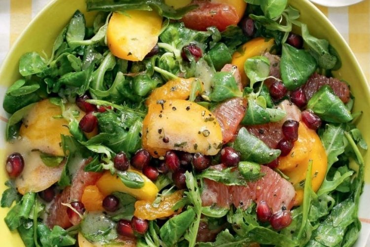 Salat mit Mandarinen und Kaki