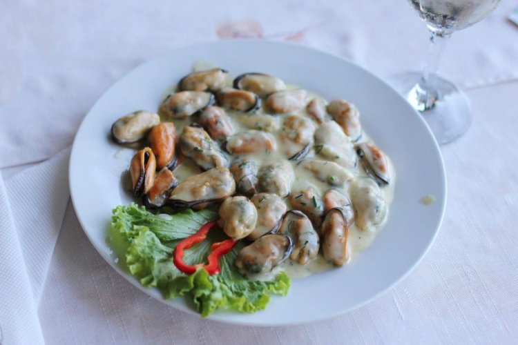 Muscheln in Sahne-Knoblauch-Sauce