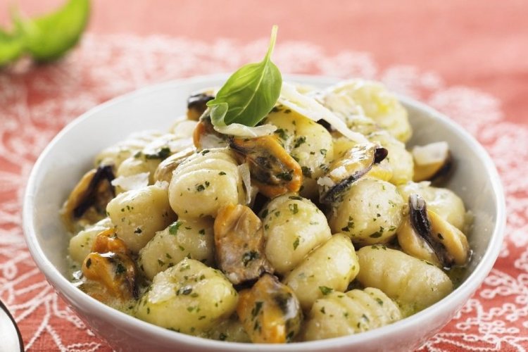Muscheln mit jungen Kartoffeln in Sahnesauce