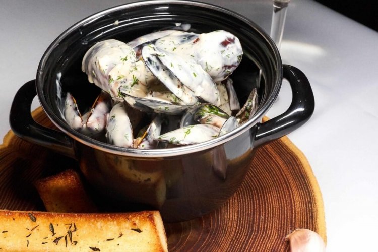 Muscheln mit Speck in Sahnesauce