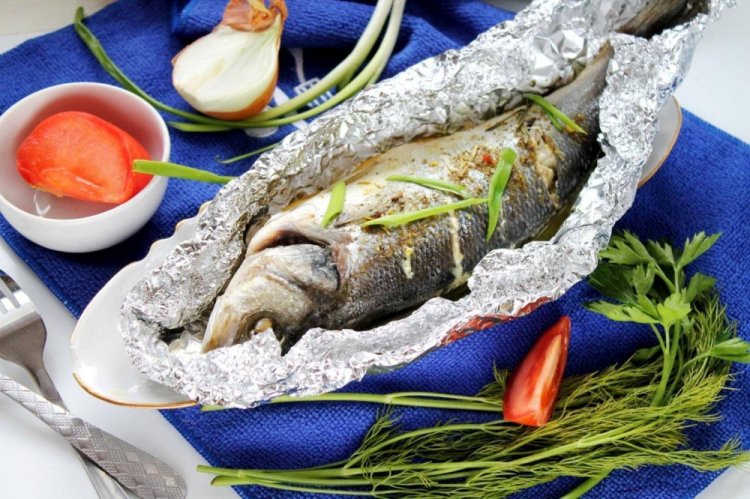 Wolfsbarsch mit Pilzen aus dem Ofen