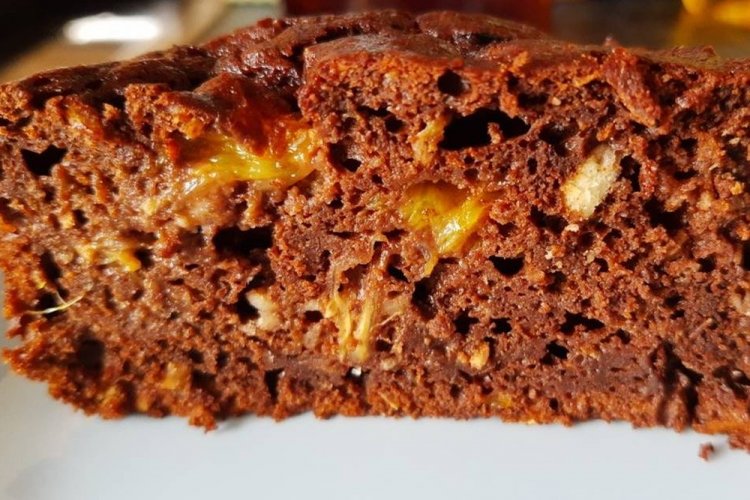 Pastel de chocolate con naranjas
