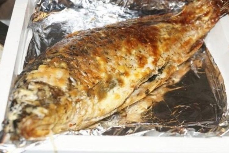 Karpfen in Sauerrahm und Sojasauce