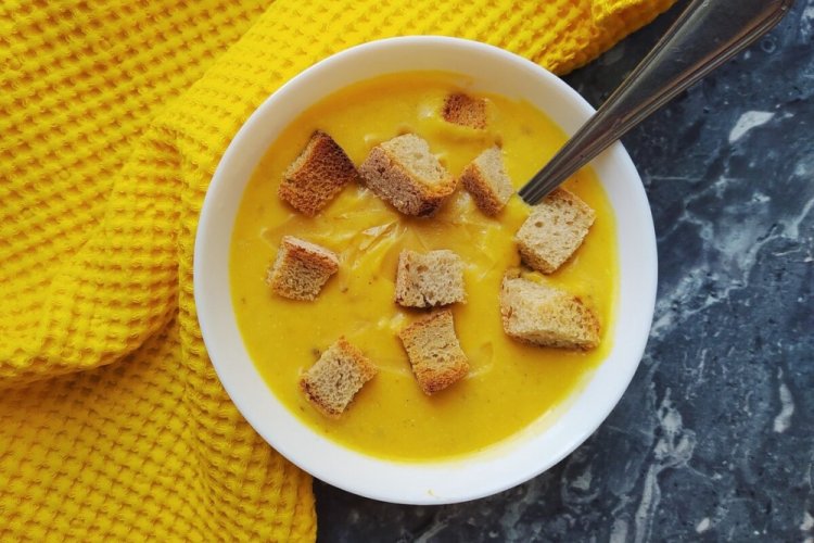 Kürbiscremesuppe mit Linsen