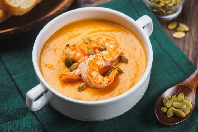 Kürbiscremesuppe mit Garnelen