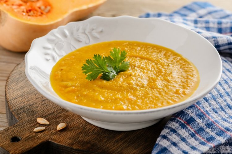Kürbiscremesuppe auf Brühe