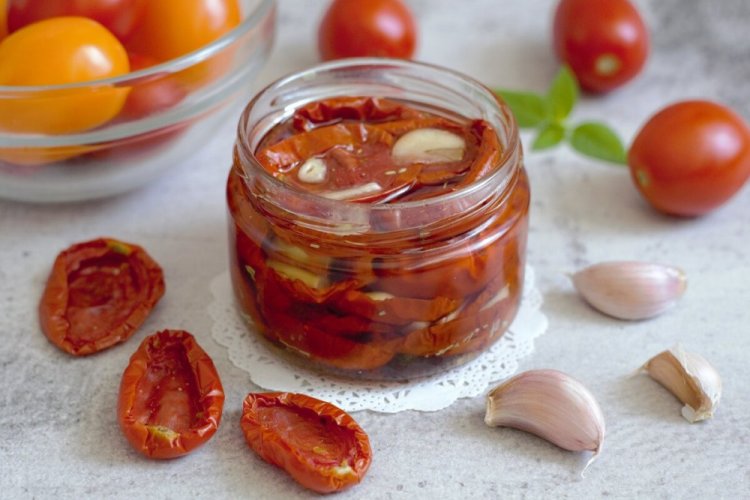 Getrocknete „Roma“-Tomaten aus dem Ofen