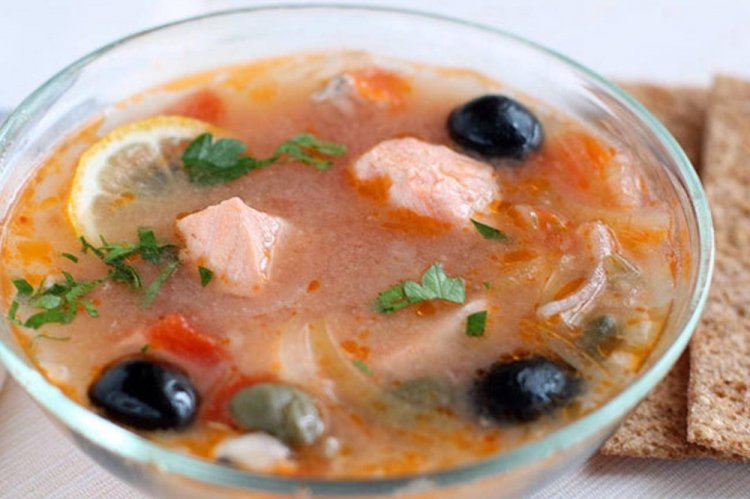 Soljanka mit Lachs