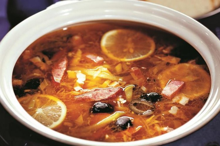 Soljanka mit Sauerkraut im Slow Cooker
