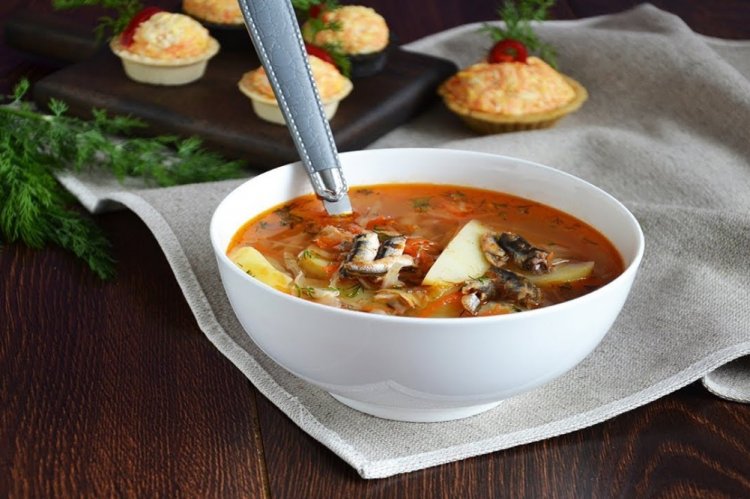 Soljanka mit Sprotten in Tomatensoße