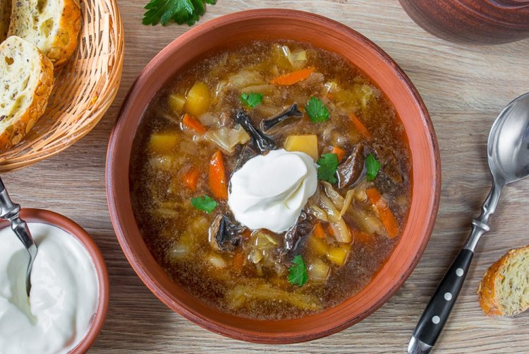 Soljanka mit Fischkonserven und Champignons