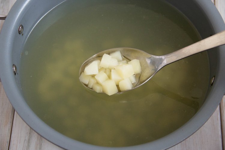 Soljanka mit Wurst und Kartoffeln