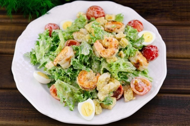 Ensalada César con camarones