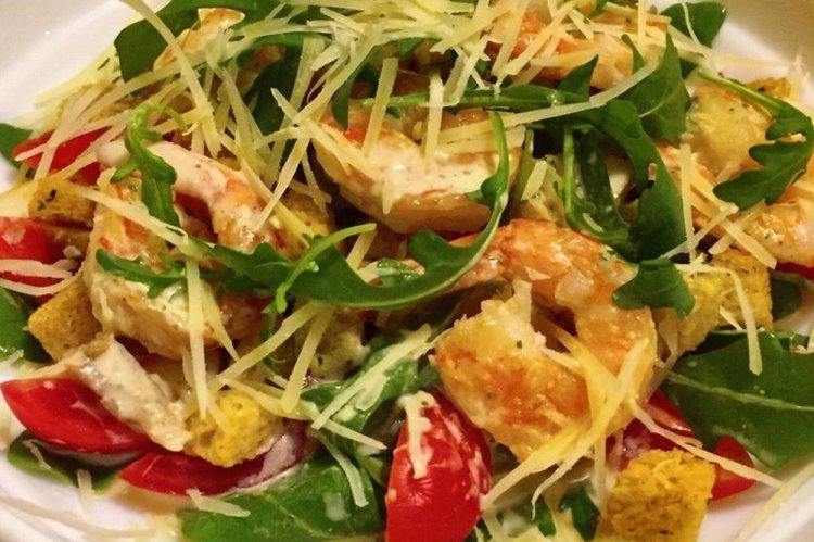 Ensalada César con rúcula