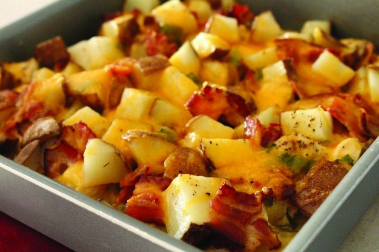 Patatas con beicon, cebolla y zanahoria