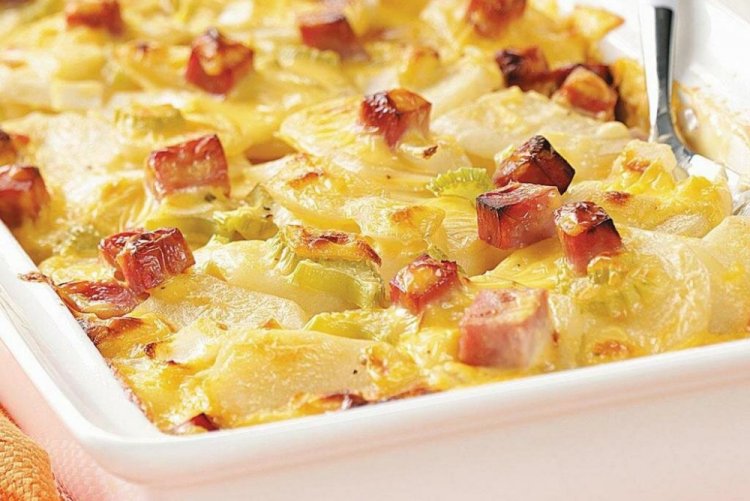 Patatas con beicon y pollo al horno