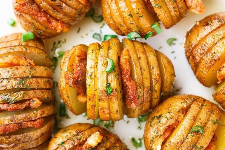 Patatas acordeón con beicon al horno