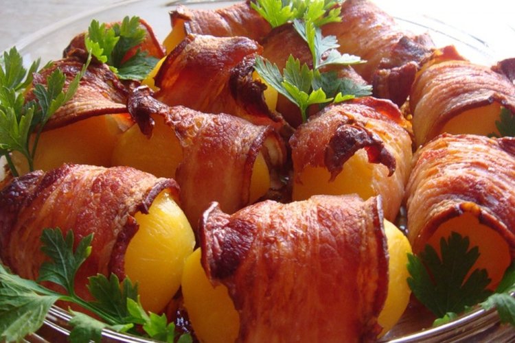 Patatas con beicon, cebolla y limón al horno