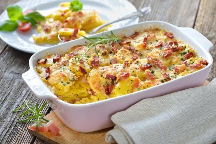 Patatas con beicon y hierbas provenzales al horno