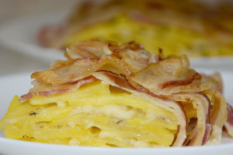 Patatas con beicon en capas