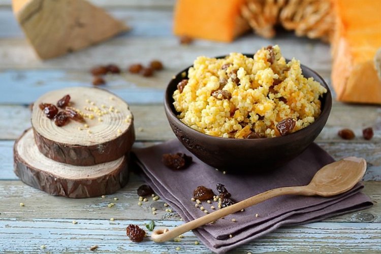 Millet Porridge with Pumpkin and Raisins