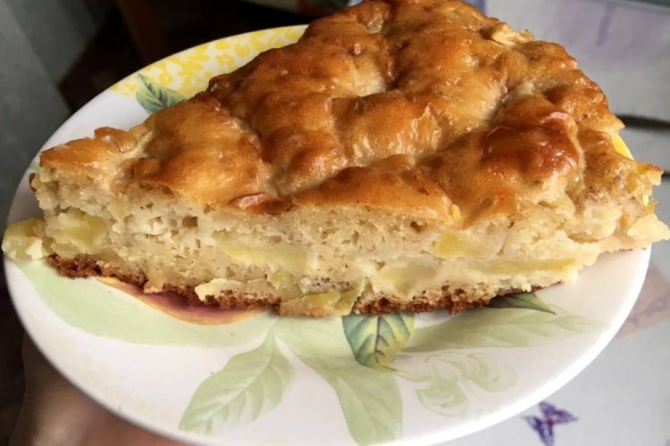 Tarta de manzana rallada con crema agria