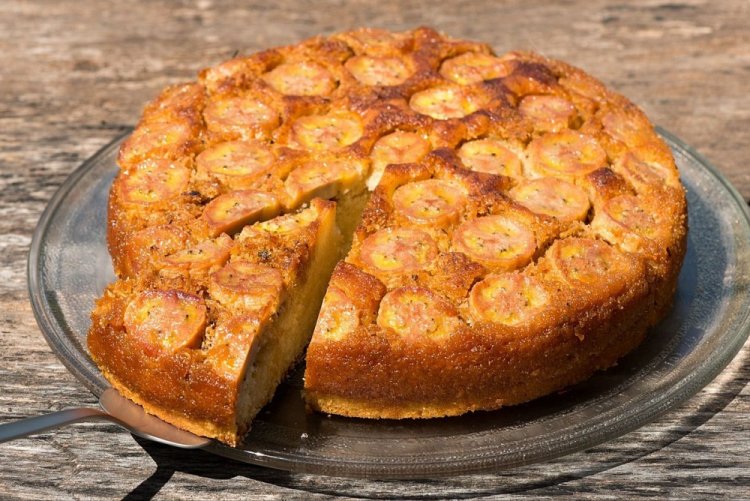 Tarta de manzana con plátanos