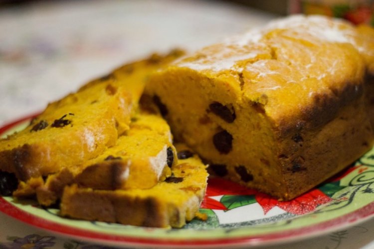 Bizcocho de calabaza con kéfir y pasas