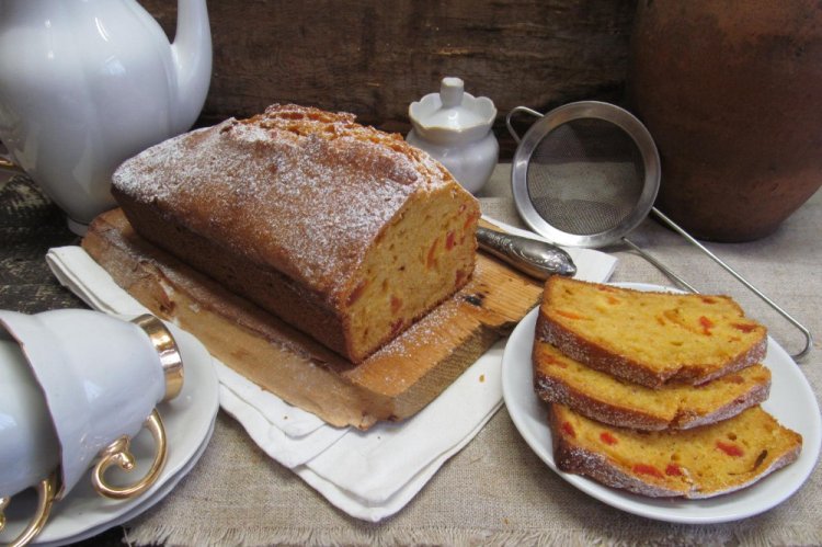 Bizcocho de calabaza con crema agria y frutas secas