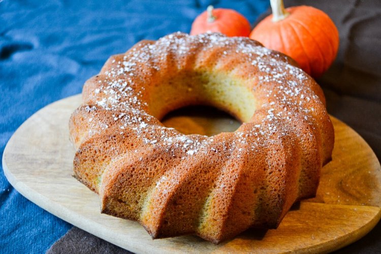 Bizcocho de calabaza con mantequilla y limón