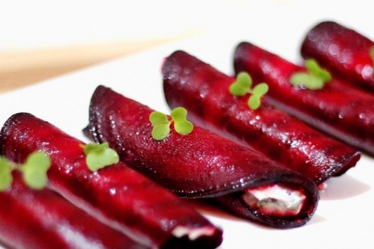 Rollitos de salmón y remolacha