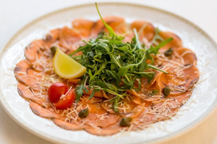 Carpaccio de salmón