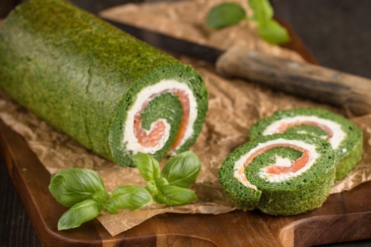 Rollo de espinacas y salmón