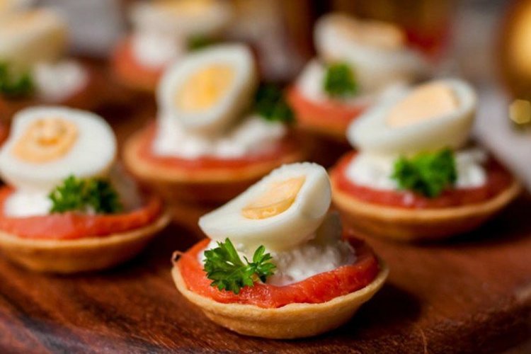 Tartaletas con requesón y salmón