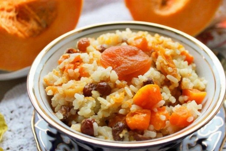 Pumpkin Rice Porridge with Dried Fruits in a Multicooker