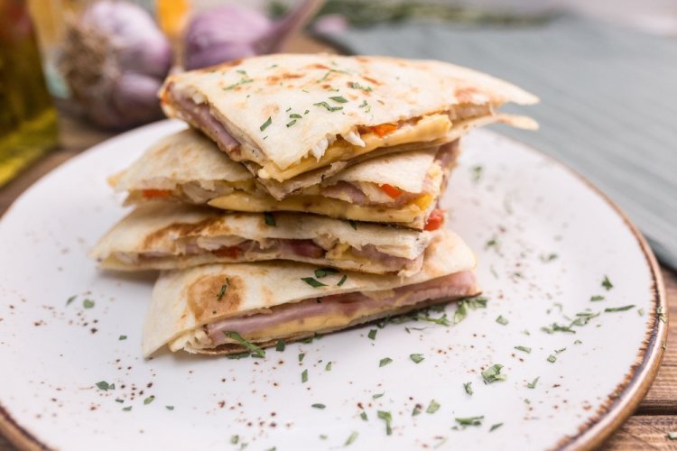 Quesadilla mit Schinken