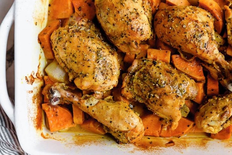 Süßkartoffeln mit Hähnchen aus dem Ofen
