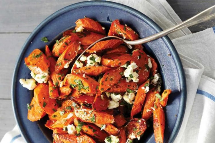 Süßkartoffeln mit Karotten und Feta aus dem Ofen