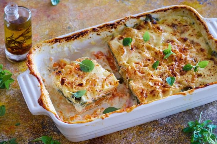 Süßkartoffeln mit Spinat aus dem Ofen