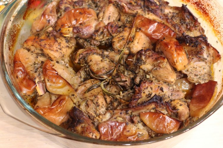 Rabbit with Apples in the Oven