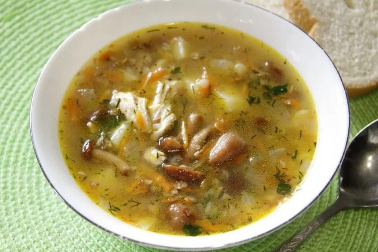 Sopa de setas de miel con trigo sarraceno